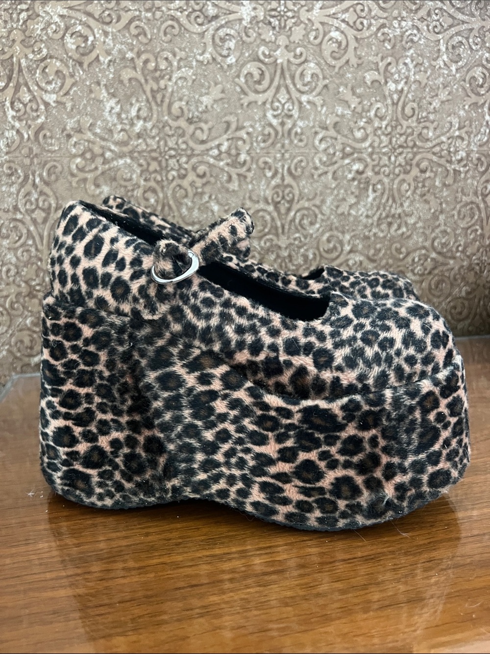 Leopard print fuzzy platforms size 7 to 7 1/2.. read description